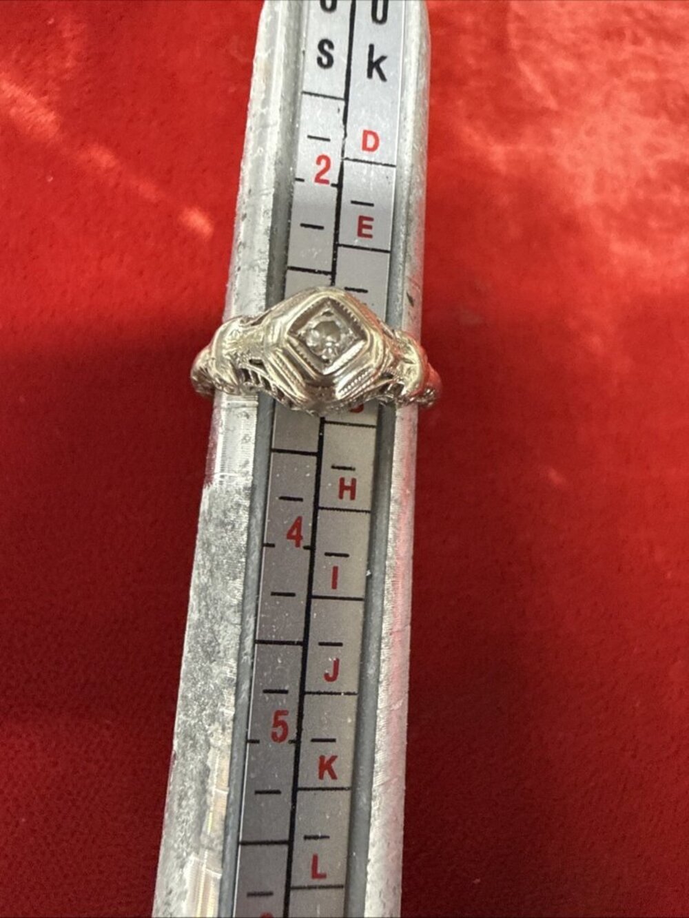Vintage Art Deco 18K White Gold Filigree Ring w/ Diamond Size 5 ( 1 .47 Gram )